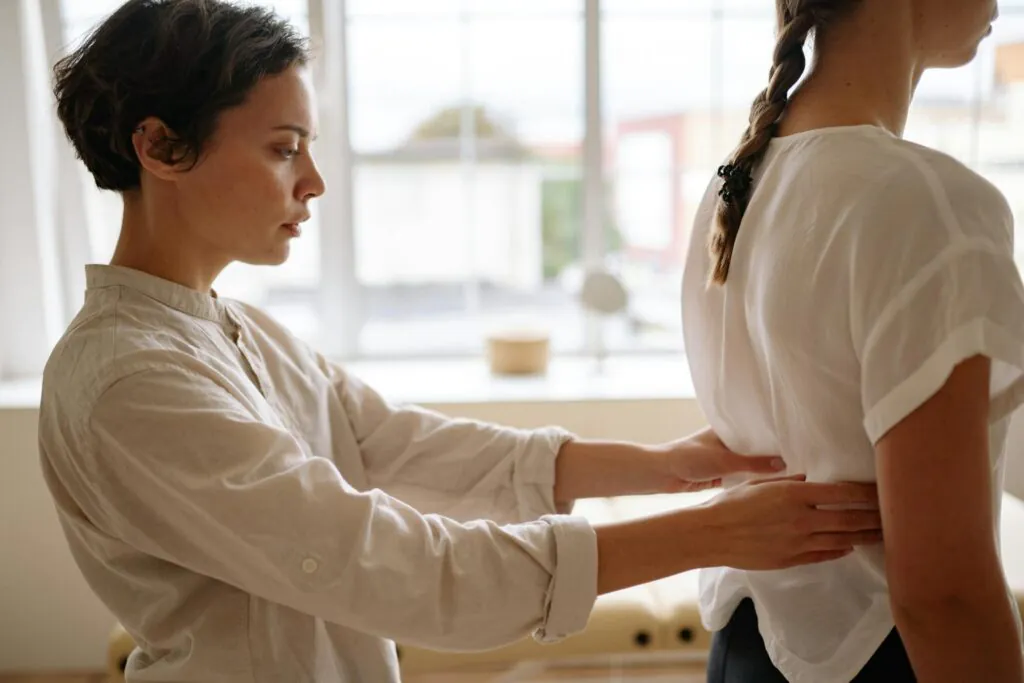 Early back pain physiotherapy session in Stanmore, Greater London. Prevent chronic pain and enhance mobility with expert treatment.